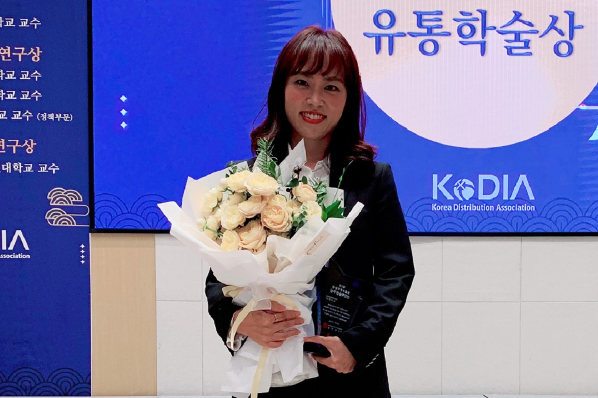 Assistant Professor Jeeyeon Kim wins Sangjeon Prize of Academic Excellence for research in digital marketing and multi-channel retailing