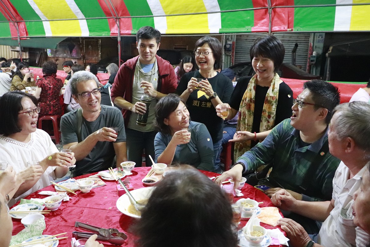 Eat seasonally, eat locally: roadside banquet revitalizes local culture in Zuoying