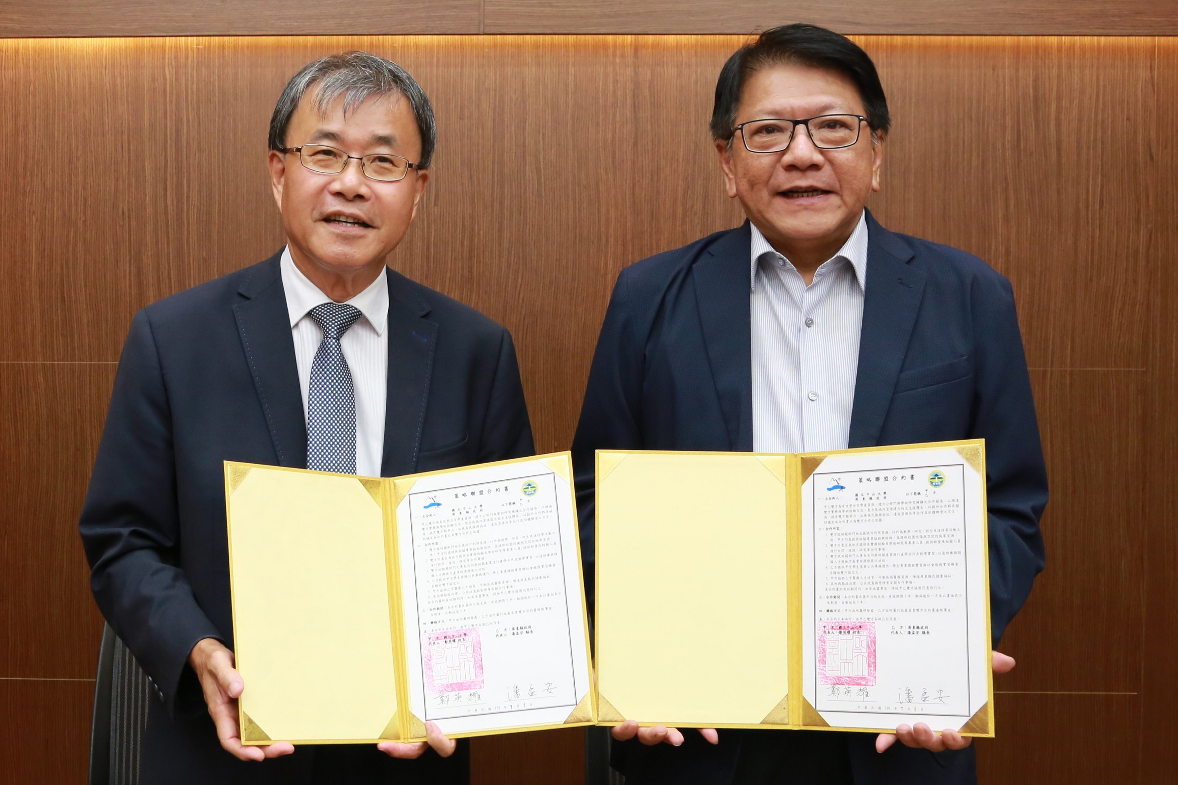 NSYSU signs MOU with Pingtung County Mayor Men-An Pan to improve the availability of medical services in rural areas