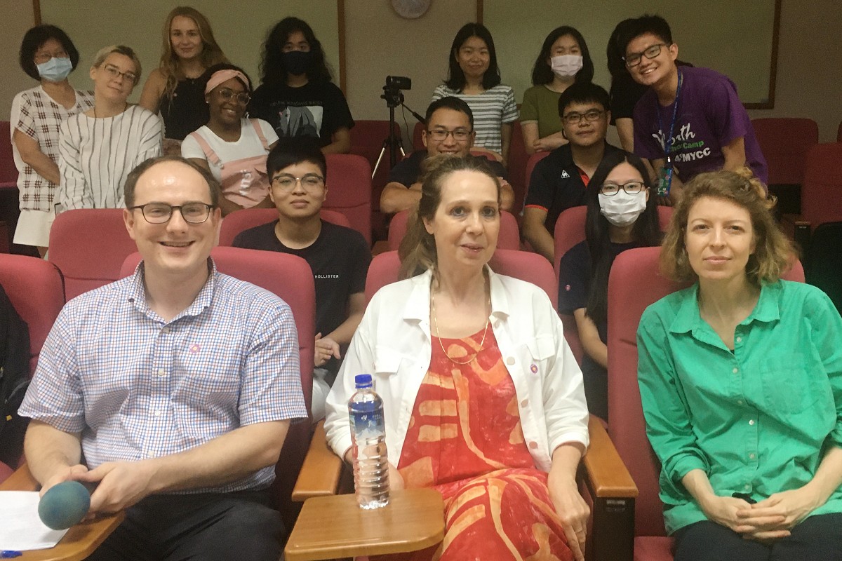 International
                  and Taiwanese students discover Taiwan through literature