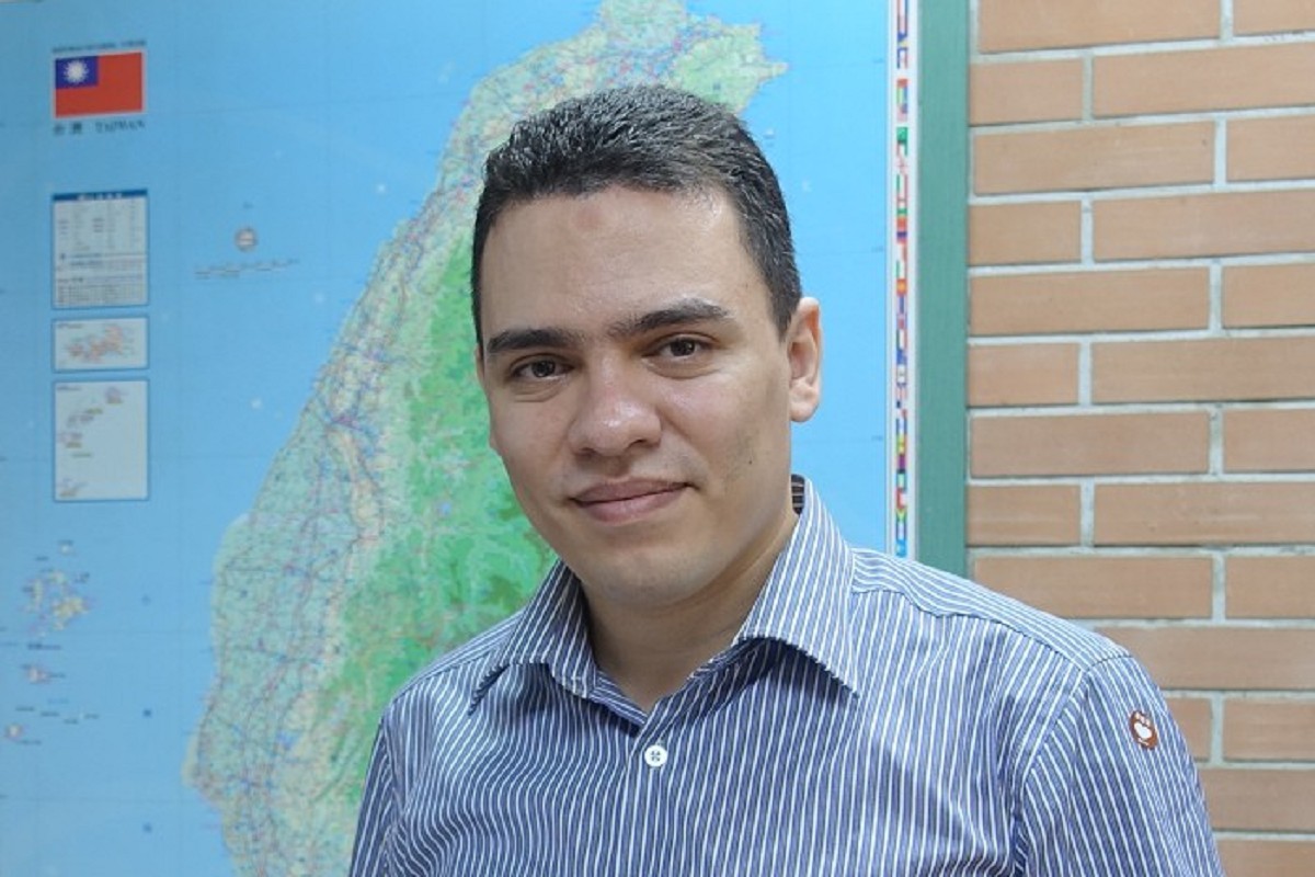 Laboratory
                  of Assistant Professor Ahmed El-Mahdy is the first lab in                  Taiwan to successfully prepare covalent organic frameworks and                  apply them to develop green technologies